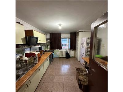Vanzare Apartament 4 camere Sos. Giurgiului-Almasu Mic