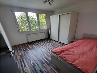 Vanzare Apartament 3 camere Decomandat Intrarea Crisul Alb