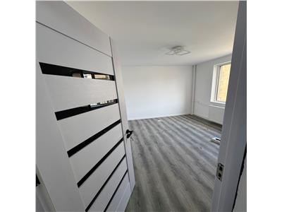 Vanzare Apartament 3 Camere Decomandat Aparatorii Patriei-Al.Tomesti