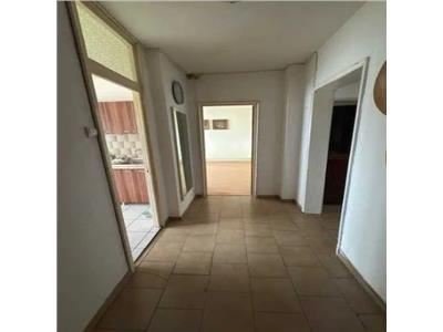 Vanzare 3 camere Decomandat hol H Eroii Revolutiei