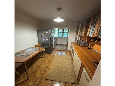 Vanzare Apartament 3 camere Semidecomandat Aparatorii Patriei