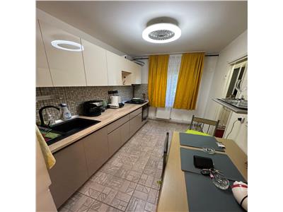 Inchiriere Apartament 3 camere  Semidecomandat Emil Racovita