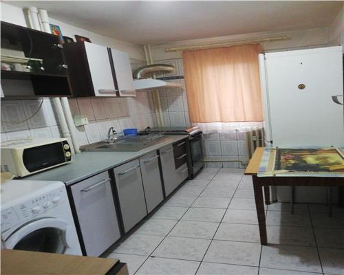 Apartament 2 camere Semidecomandat Aleea Secuilor