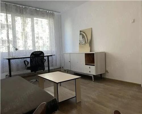 Vanzare Apartament 3 Camere Decomandat Aparatorii Patriei-Moldovita