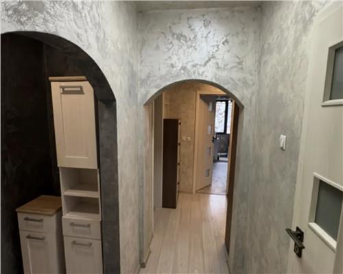 Inchiriere Apartament 3 Camere Semidecomandat Berceni-Govora