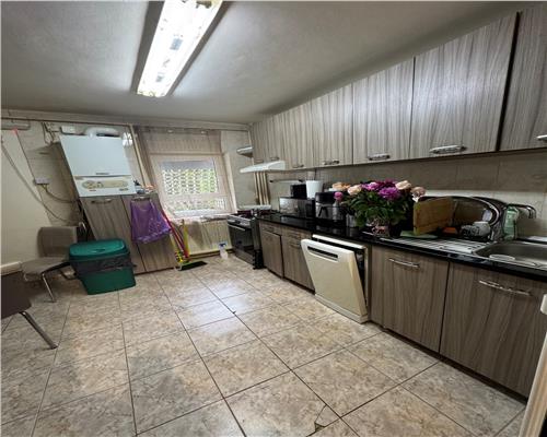 Apartament 4 camere Hol H Bld. Brancoveanu,